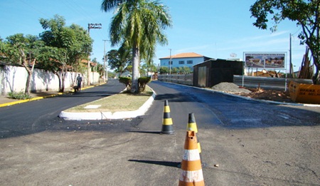 PROSSEGUEM SERVIÇOS DE RECAPEAMENTO